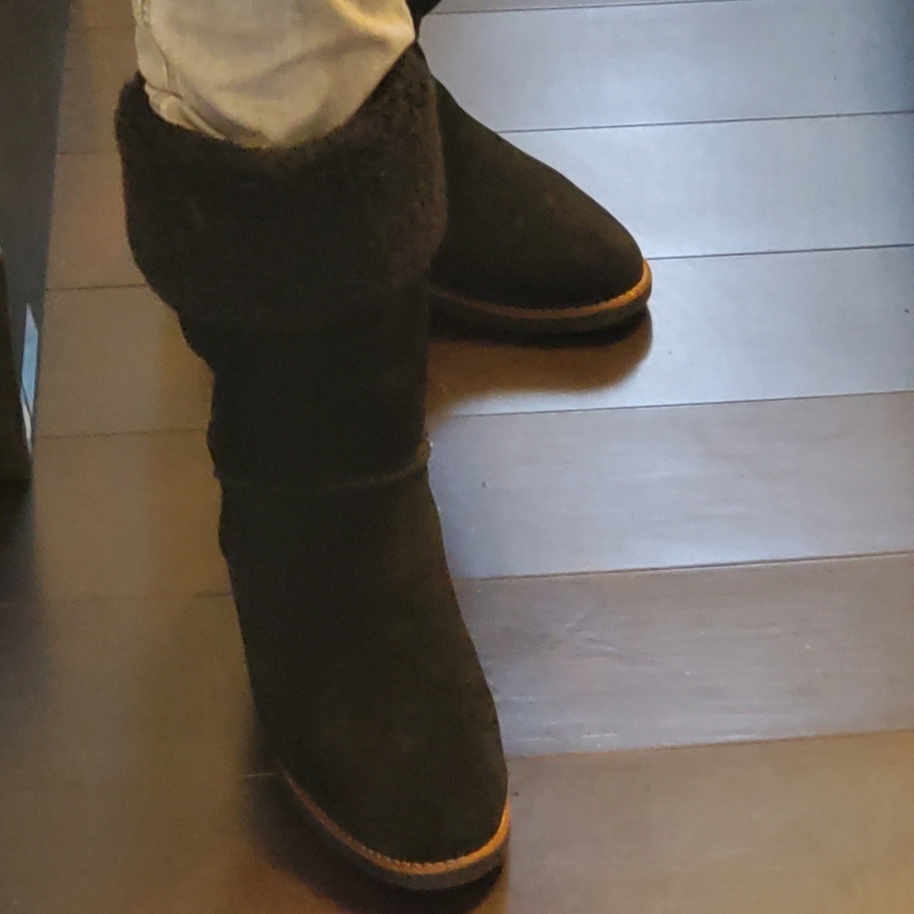 Coach Size 8.5 Black Turnlock Shearling Boot